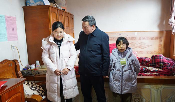 马越垠走访慰问结对关爱对象并调研驻村帮扶工作