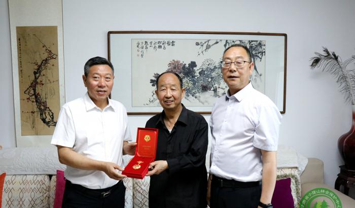 马越垠开展“七一”走访慰问活动