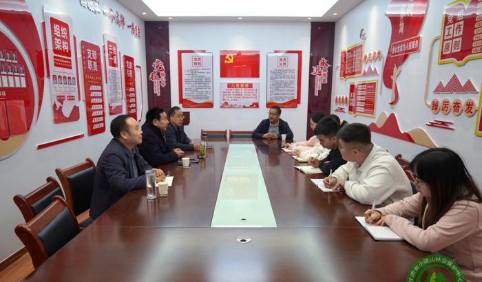 马越垠在严坪、江洛、麻沿林场调研